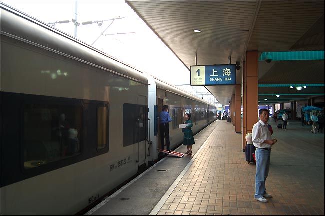 4. 上海火车站第一站台