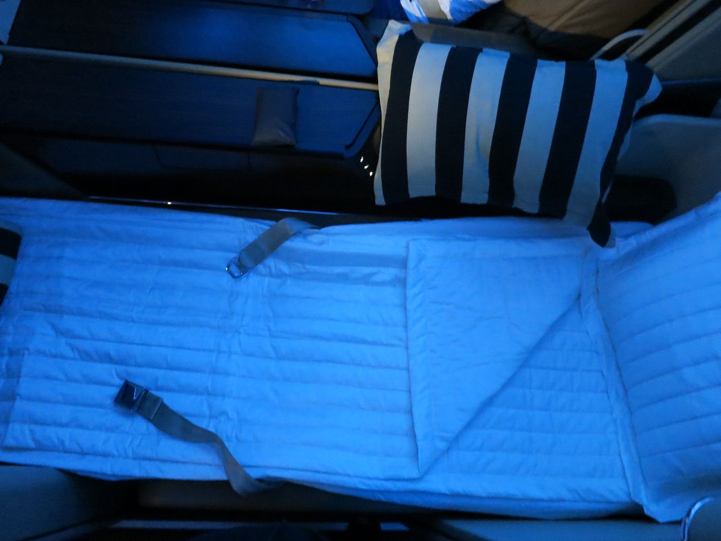 Etihad First Class Bed Abu Dhabi - Washington Dulles