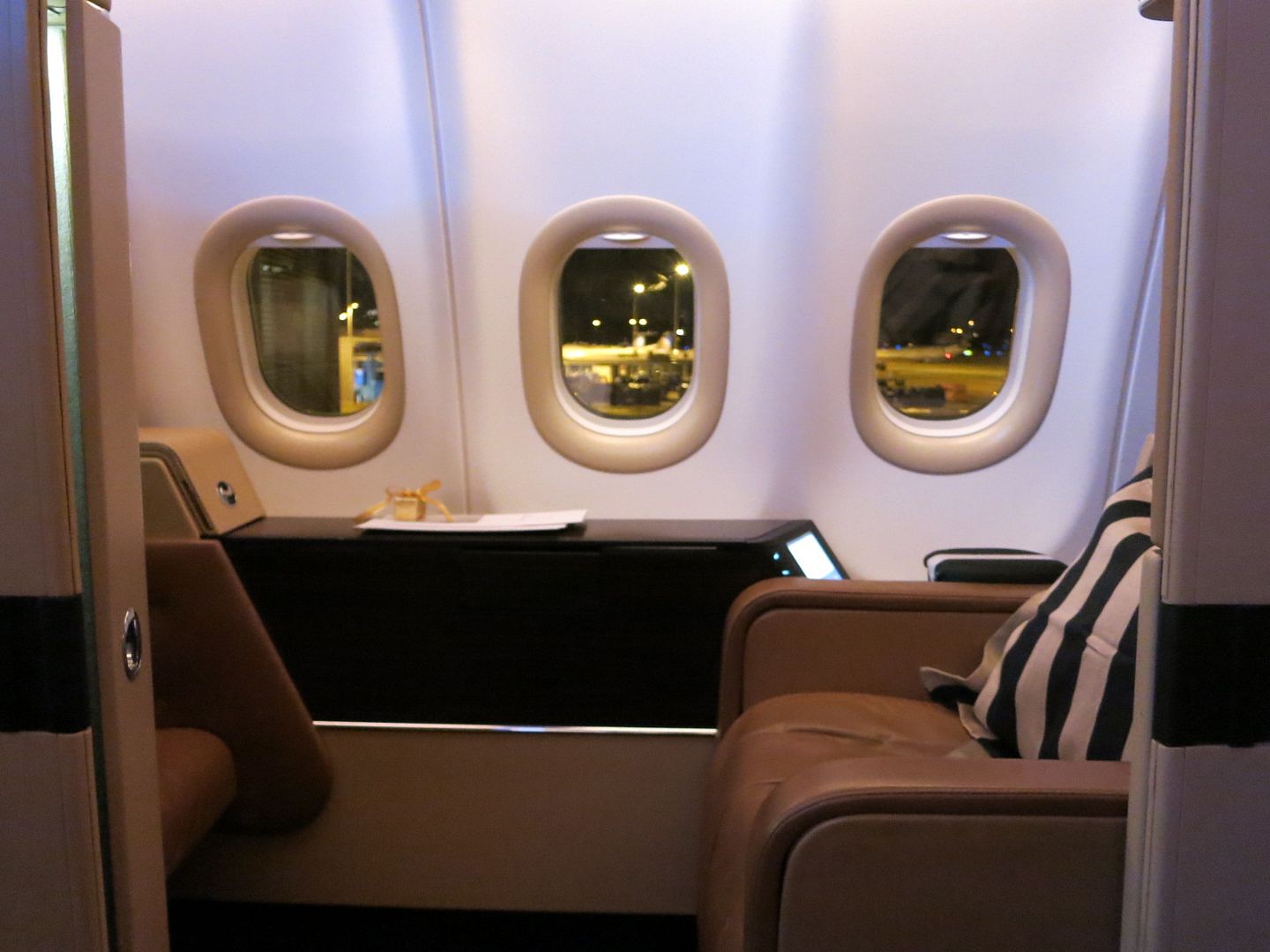 etihad business class cabin baggage allowance