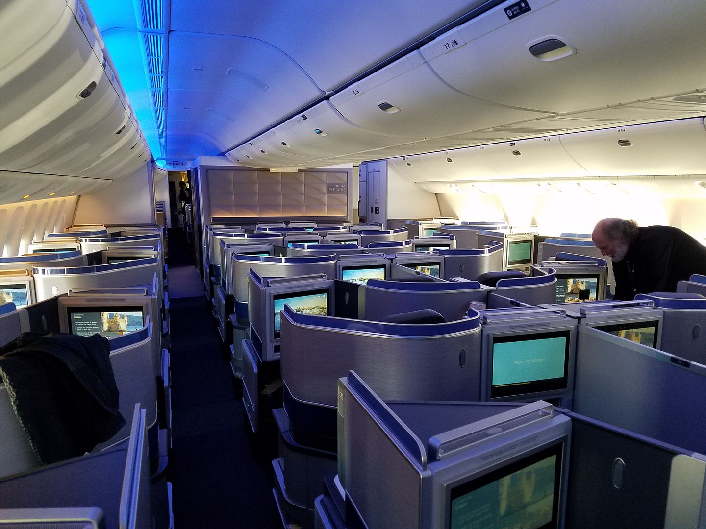 united boeing 777-300er polaris business class cabin