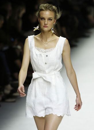 http://i617.photobucket.com/albums/tt259/fashion_news/Dolce--Gabbana-6.jpg?t=1285600295
