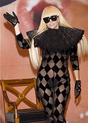 http://i617.photobucket.com/albums/tt259/fashion_news/Lady-Gaga8.jpg?t=1257536646