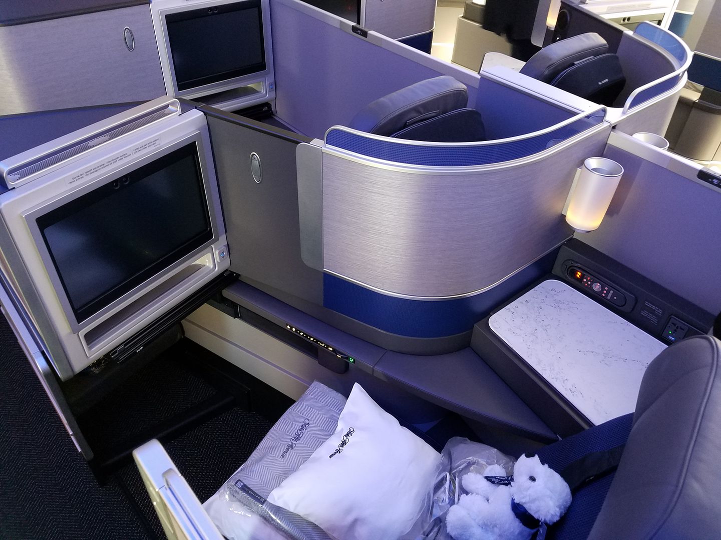 Here's What United's New Polaris Seat and Service is Really Like - View ...