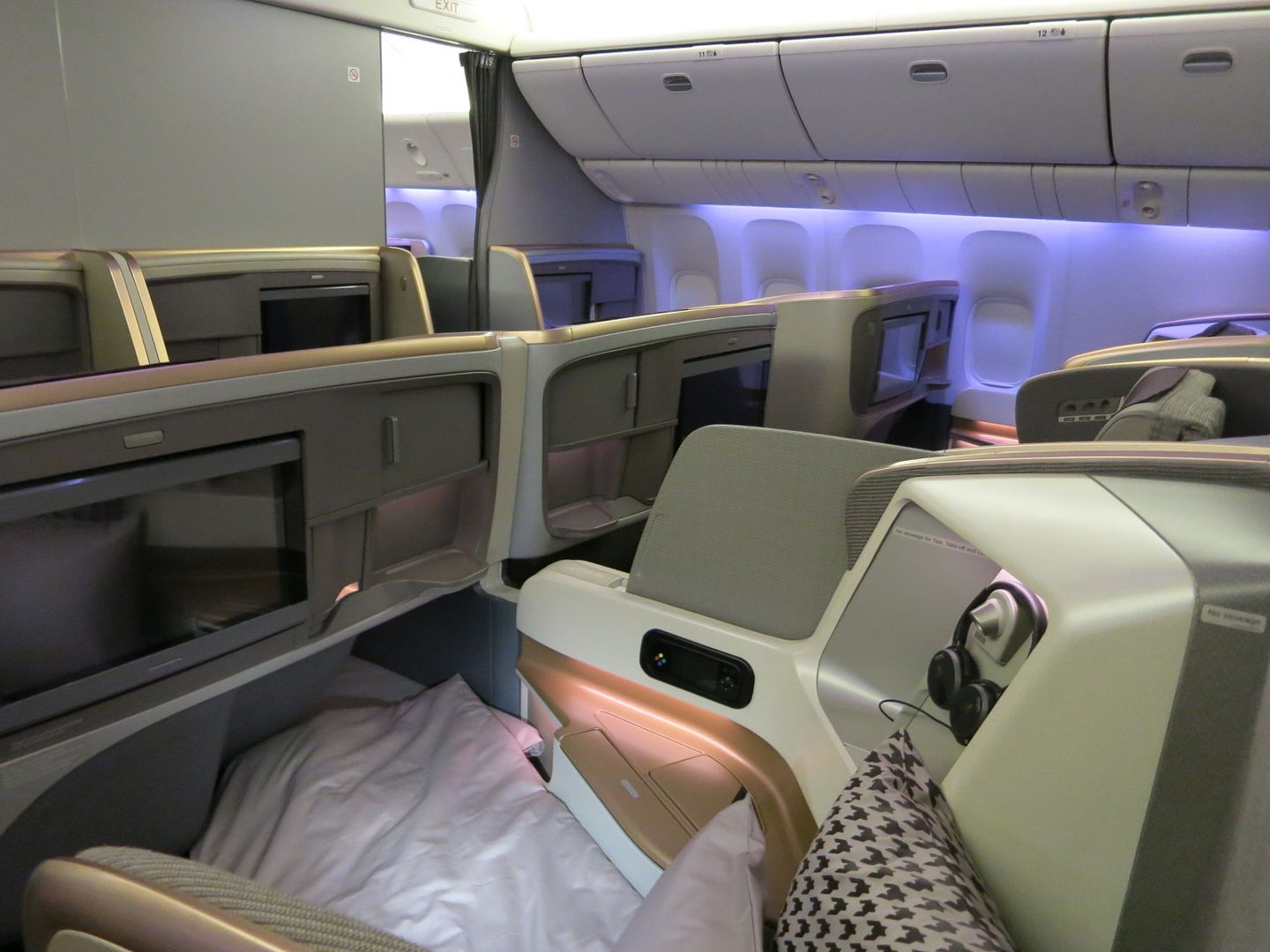 First Look Inside Singapore Airlines' New 777 Business Class Cabin ...