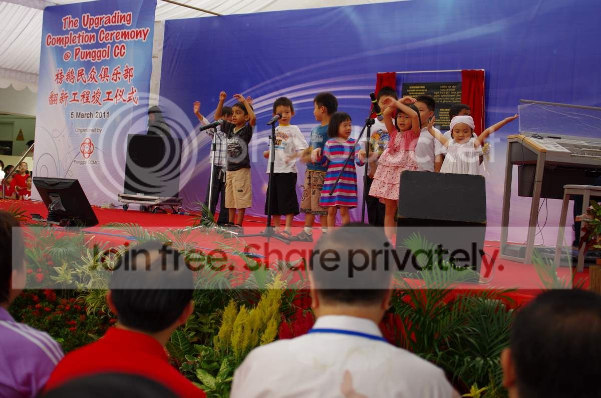 kids singing haha!
